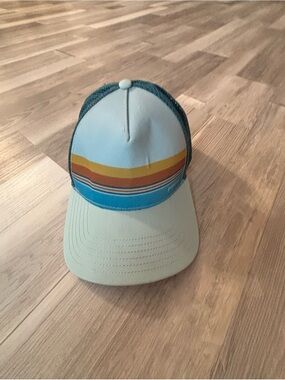Prana Two-Tone Mesh Back Trucker Hat in Cream and Teal